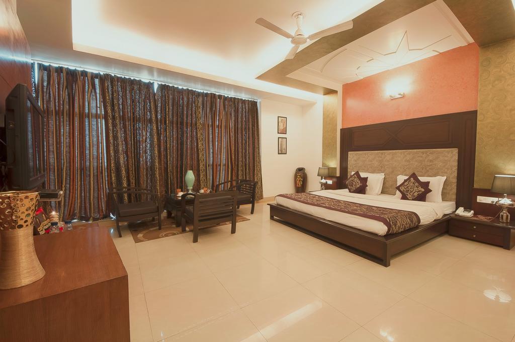 Deluxe Family Room