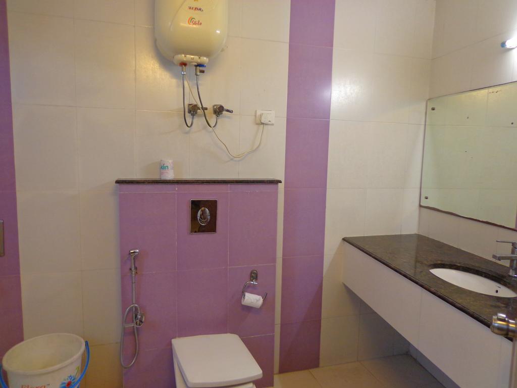 Classic Double or Twin Room with Airport Drop and Breakfast