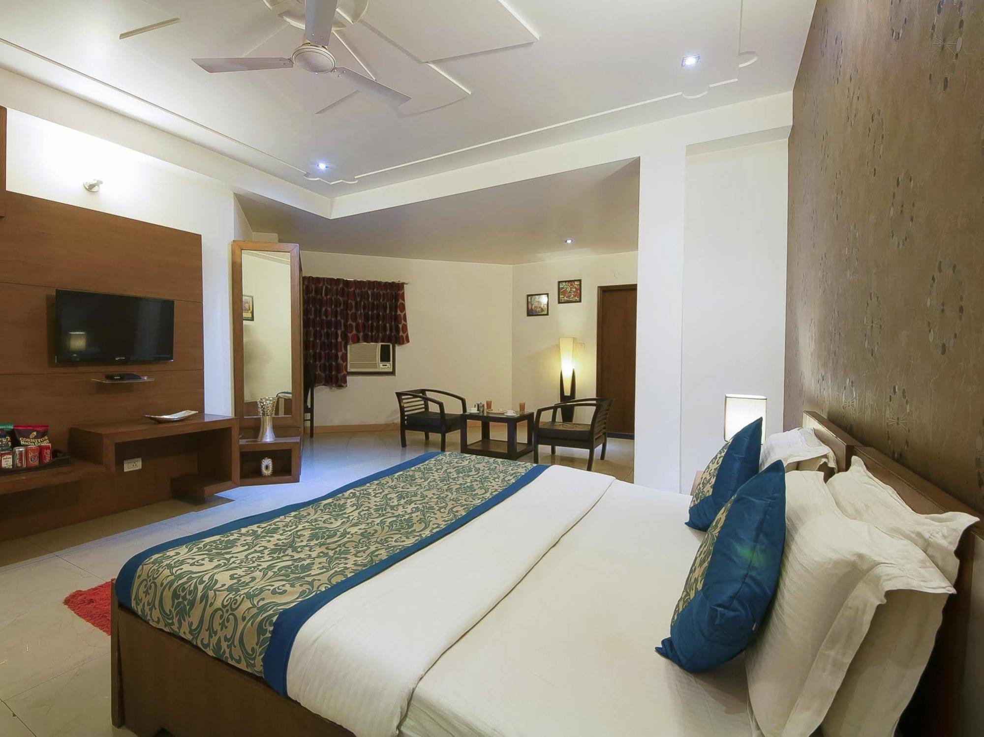 Classic Double or Twin Room with Airport Drop
